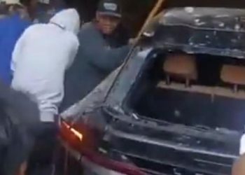 Mobil Mewah Dihancurkan Warga, Simak Spesifikasi dan Harganya