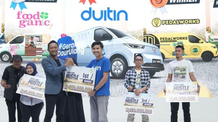 Pemenang Kompetisi Wuling Move Your Hustle di GIIAS 2025 Bawa Pulang Rp 100 Juta