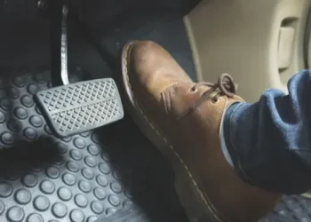 Mobil Brebet Saat Digas, Ketahui Penyebabnya dan Solusinya