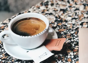 Minum Kopi Sambil Mengonsumsi Obat, Apakah Boleh?