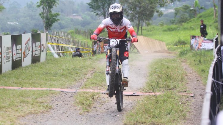 Comeback Gemilang Rendy Varera Sanjaya Ubah Peta Persaingan Downhill Indonesia 2025