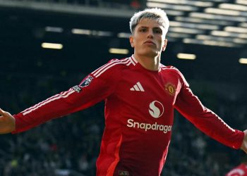 Alejandro Garnacho Tertangkap Kamera Pegang Vape dan Membuat Tato, Masa Depan di MU Suram