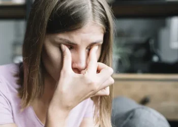 Gejala Rhinitis Alergi Terkait Hidung dan Pengaruhnya pada Mata