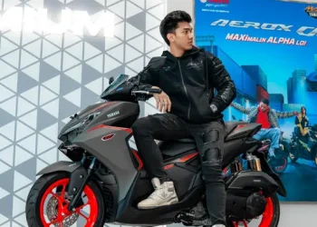 Pengendara Skutik Premium Makin Gaya dengan Apparel Edisi Terbatas