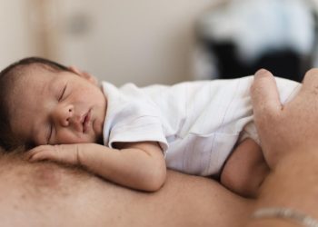 Bayi Baru Lahir Ditengkurapkan? Dokter Mesty Jelaskan Manfaat untuk Motorik Kasar