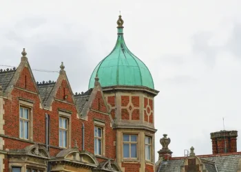 Fakta Ritual Pengusiran Hantu di Rumah Favorit Ratu Elizabeth II dan Roh Putri Diana