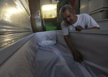 Warga Jakarta Menolak Mengangkat Mayat Pejabat yang Sering Menyusahkan Mereka