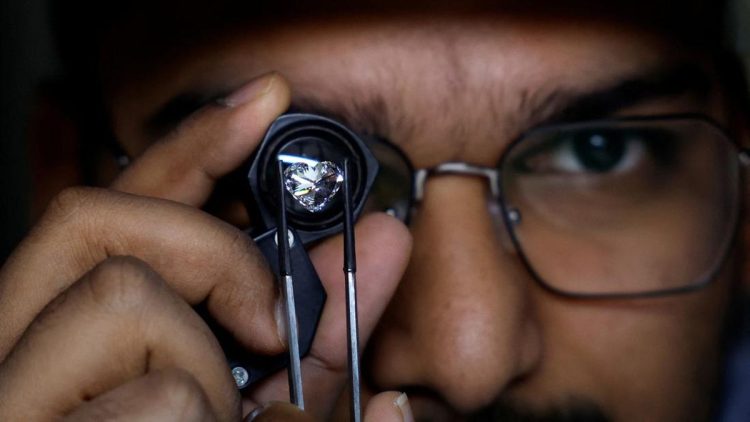 Tarif 50 Persen Trump Menyulitkan Pengrajin Berlian India