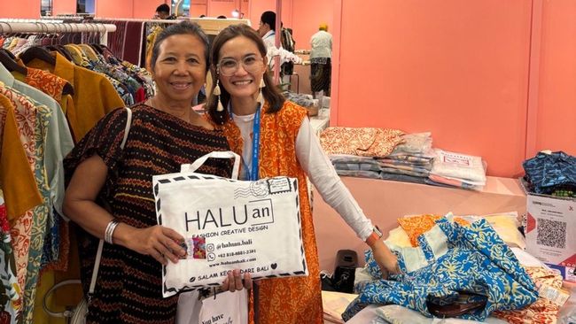 Pengusaha Muda Memperkenalkan Fashion Digital di Pameran BRI