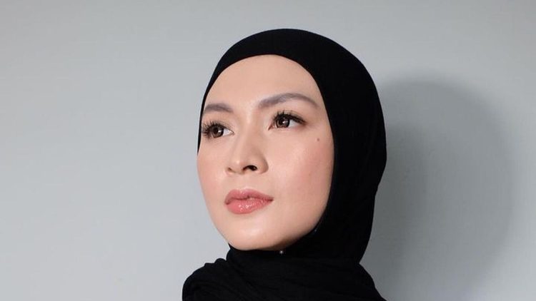 Donita Sembuh dari Kista Setelah Umrah melalui Doa dan Air Zamzam