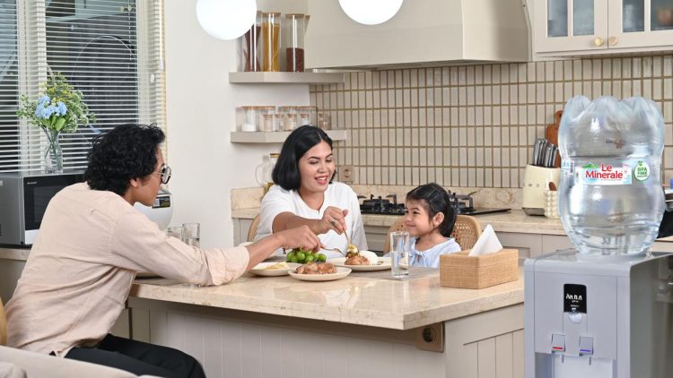 Mineral Unggul di Kategori Galon Air, Pilihan Terbaik untuk Keluarga Bunda