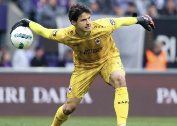 Transfer Senne Lammens dari Royal Antwerp oleh Manchester United dan Nasib Emiliano Martinez