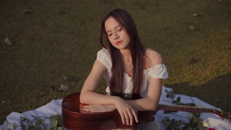 Penyanyi Arzetta Bahas Romantika LDR Lewat Lagu Menahan Rindu dan Kangen Tak Bisa Bertemu