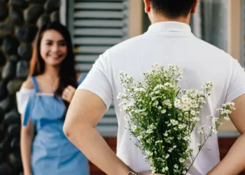 Kode Pria Diam-Diam Jatuh Cinta Berdasarkan Psikologi