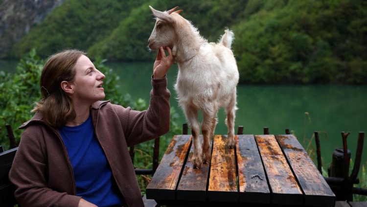 Peternak Kambing Gen Z Berusia 24 Tahun Terpilih Jadi Anggota Dewan