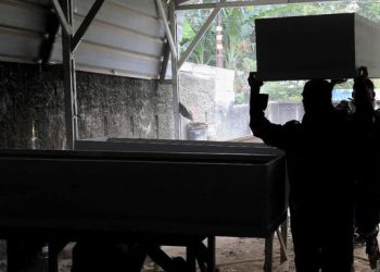 Warga Menolak Memindahkan Mayat Pejabat Tinggi Jakarta yang Tergeletak di Jalanan