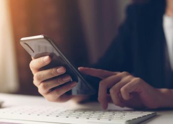 Komentar Kocak Netizen Luar tentang Aksi Demo di DPR