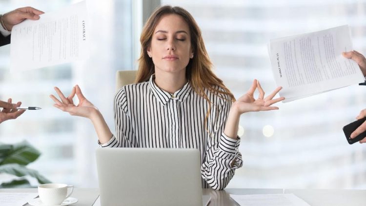 Teknik Pernapasan untuk Menenangkan di Tengah Banjir Berita Negatif