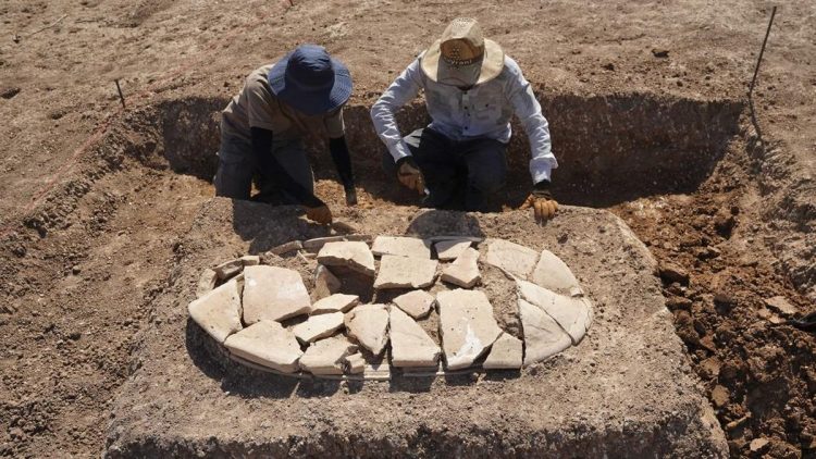 Makam Kuno 2000 Tahun Terbongkar karena Kekeringan