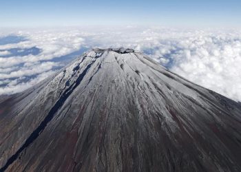 Pria 102 Tahun Pecahkan Rekor Mencapai Puncak Gunung Fuji