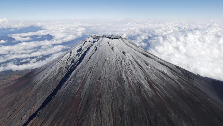 Pria 102 Tahun Pecahkan Rekor Mencapai Puncak Gunung Fuji