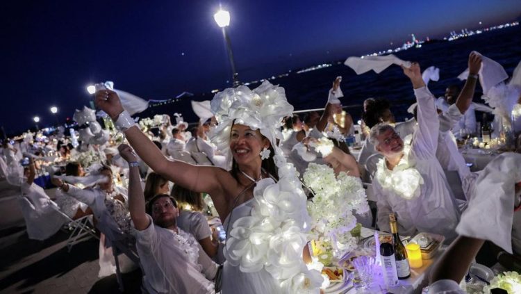 Makan Malam Misterius ‘Diner En Blanc’ di New York yang Memikat