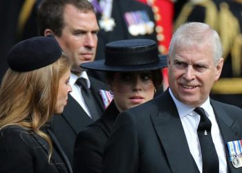 Putri Beatrice dan Eugenie Berlibur ke Luar Negeri Sebelum Andrew Kehilangan Gelar Pangeran