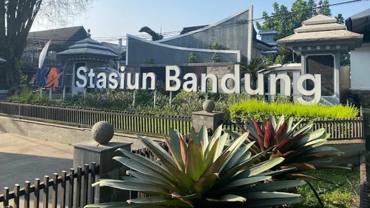 15 Pilihan Restoran Lezat di Bandung Dekat Stasiun Ada Lontong Kari dan Nasi Timbel Lauk Sunda