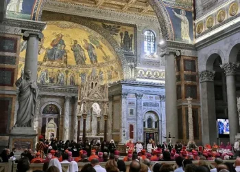 Pria Malu Kencingi Altar Suci di Basilika St Petrus Vatikan Saat Disaksikan Ratusan Turis