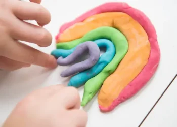 Kurangi Waktu Layar, Mainan Lilin Bantu Dukung Perkembangan Anak