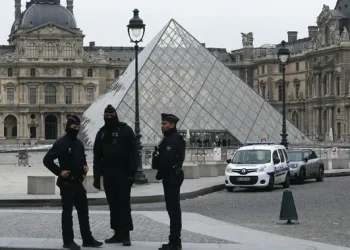 Museum Louvre Diserang, Perhiasan Berharga Dicuri dalam 7 Menit