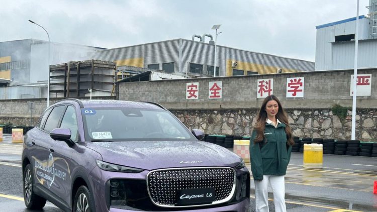 Laporan dari Cina: Cerita Miss Universe Indonesia Sanly Liu tentang Fitur Parkir Otomatis LEPAS L8