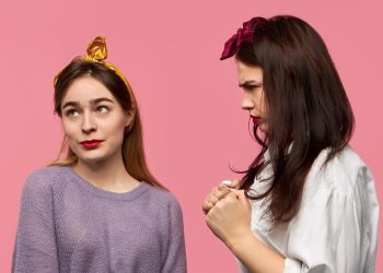 Tanda-Tanda Dia Tidak Mau Berteman dengan Kamu Agar Kamu Tidak Berjuang Sendirian