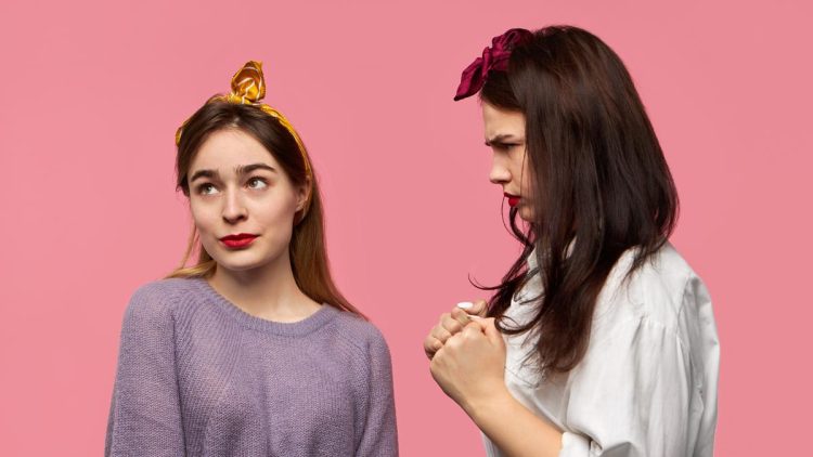 Tanda-Tanda Dia Tidak Mau Berteman dengan Kamu Agar Kamu Tidak Berjuang Sendirian