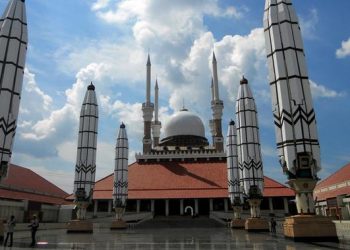 17 Rekomendasi Tempat Makan Lezat Dekat Masjid Agung Semarang Selain Masakan Jawa