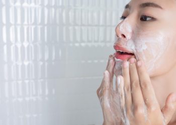 Panduan Waktu dan Teknik Mencuci Muka yang Benar dan Efektif