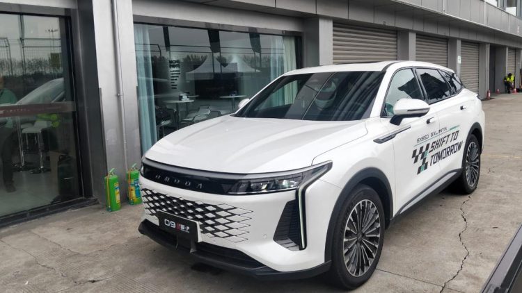 Sensasi Test Drive OMODA O9 di Shanghai Cina