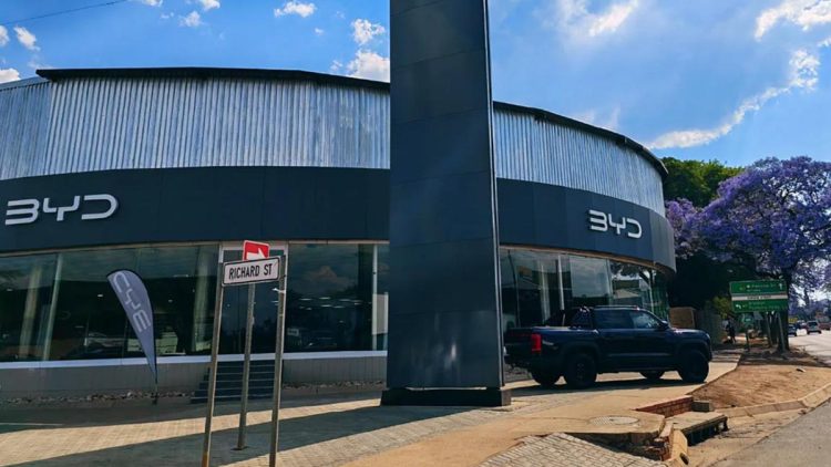 Akselerasi Pasar, 300 Stasiun Pengisian Cepat Siap di Afrika Selatan