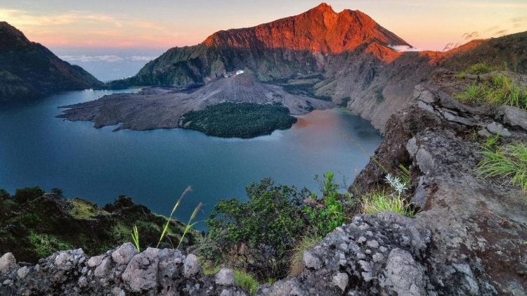 Harga Tiket Masuk Gunung Rinjani Resmi Naik Mulai 3 November 2025