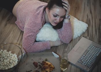 7 Makanan yang Ternyata Dapat Memicu Stres secara Diam-diam