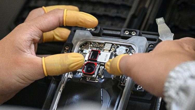 Mengunjungi Dapur Produksi Ponsel Pintar di China