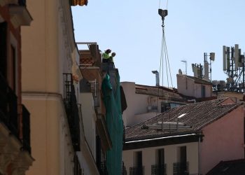 Potret Bangunan Runtuh di Pusat Kota Madrid Mengakibatkan Tiga Orang Tewas