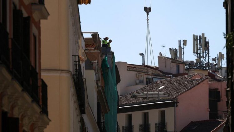 Potret Bangunan Runtuh di Pusat Kota Madrid Mengakibatkan Tiga Orang Tewas