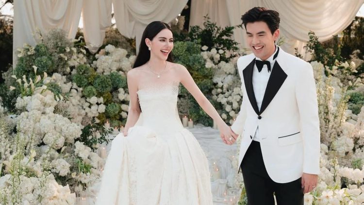 6 Potret Dekorasi Pernikahan Outdoor yang Memukau dari Davika Hoorne dan Ter Chantavit