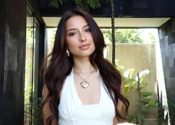 Tumbuh Kembang Baby Kamari Suka Renang dan Berlibur ke Pantai Menurut Jennifer Coppen