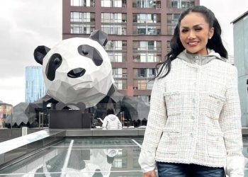 Tampilan Depan Rumah Krisdayanti dengan Gaya Megah Istana Eropa Klasik Modern