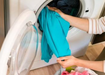 4 Bahaya Baju Baru yang Belum Dicuci untuk Kulit Sebelum Dipakai