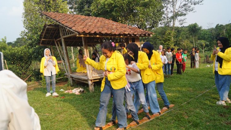 Vokasi Hidupkan Kembali Permainan Tradisional Lewat Program Kampung Main di Bogor