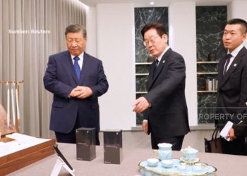 Bertukar Hadiah HP China dari Xi Jinping ke Presiden Korea Selatan