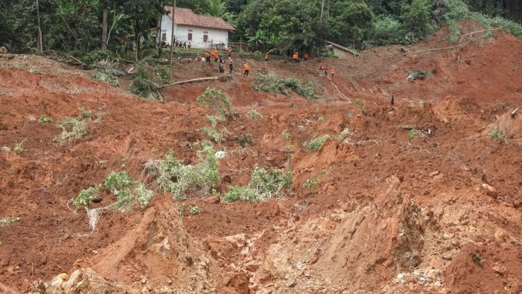 Pemicu Longsor Cilacap Menurut BMKG dan Waspada Cuaca Ekstrem
